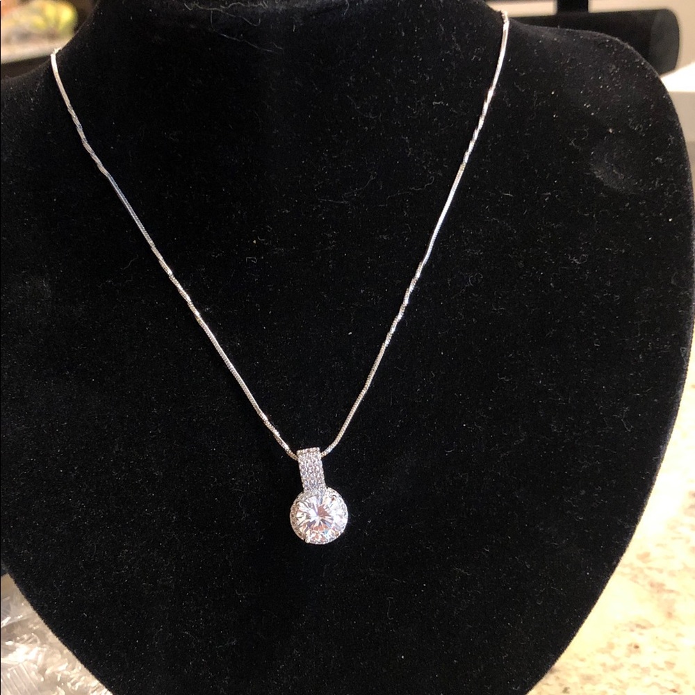 Silver-tone Pendant Necklace Round Brilliant CZ Gemstone